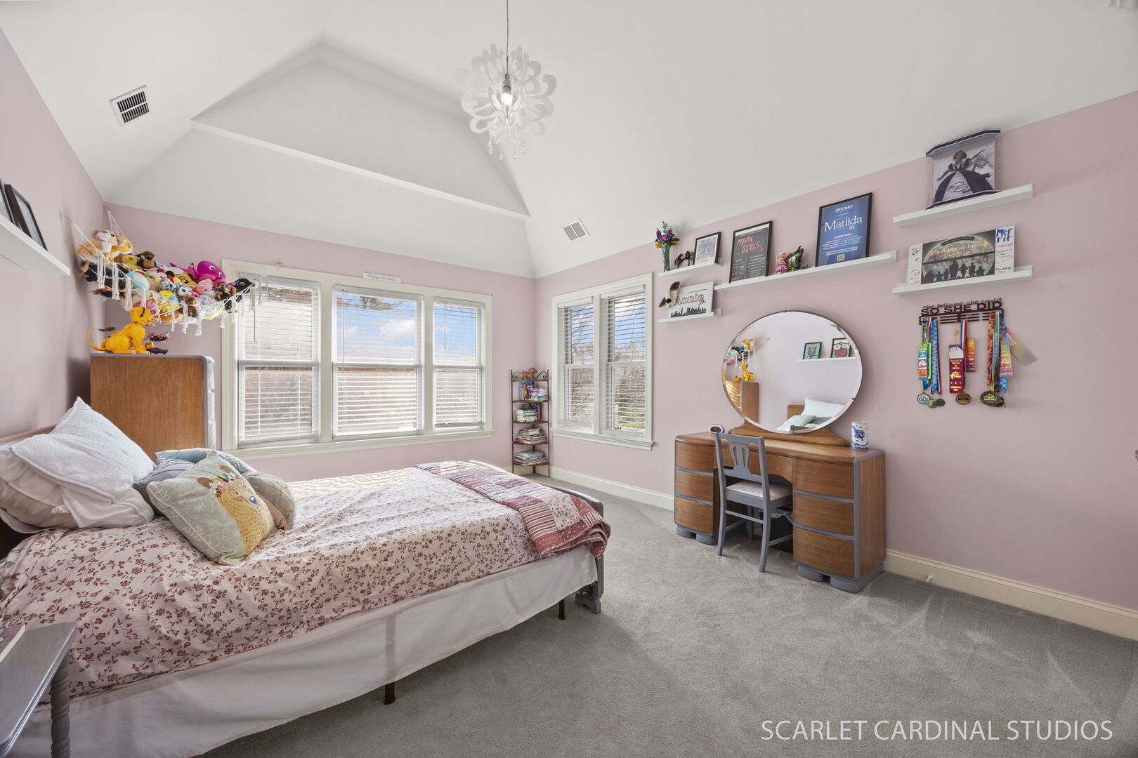 550 Edson Avenue Lombard, IL 60148 - Photo 21 of 32 a bedroom with a large bed and a window