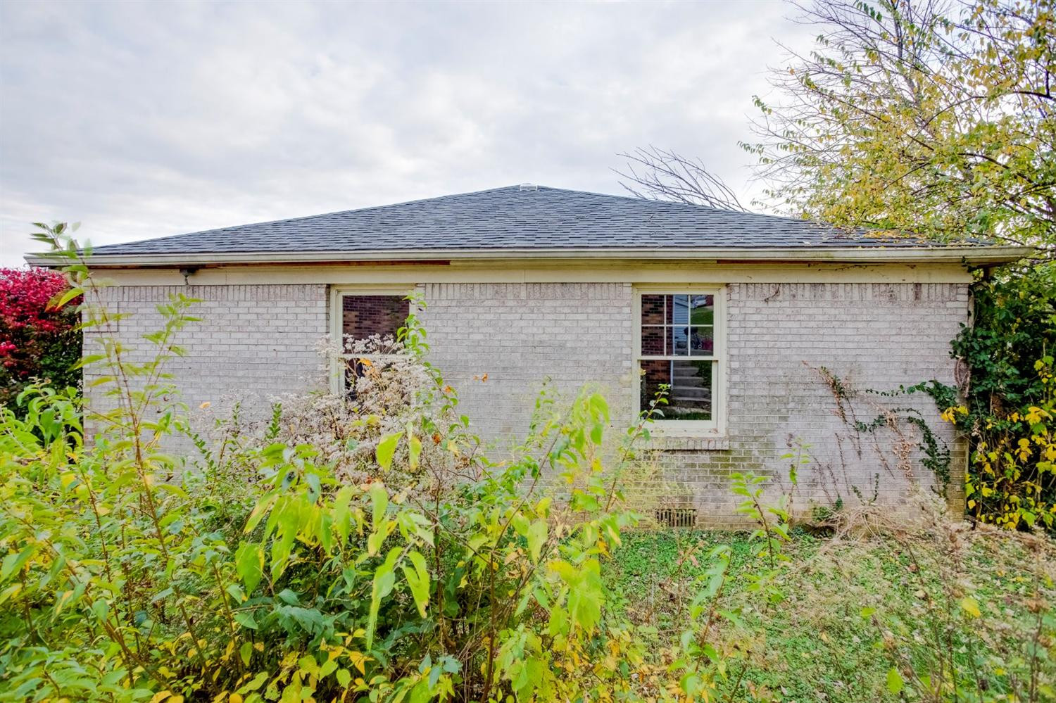 818 Ridgeview Drive Frankfort, KY 40601 - Photo 2 of 25 Photo 2