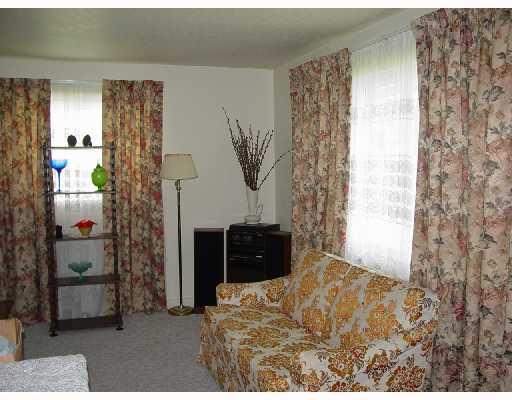 396 Cemetery Road Perryopolis, PA 15473 - Photo 2 of 4 Living Room.