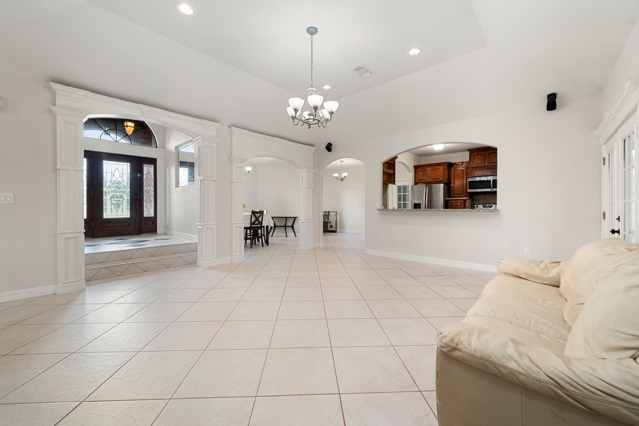 208 Tracy Street Angleton, TX 77515 - Photo 8 of 48