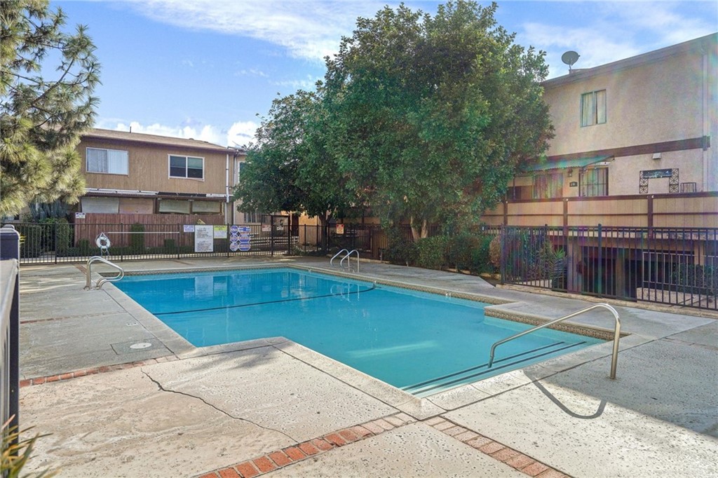 7320 Lennox Avenue, Unit H1 Van Nuys, CA 91405 - Photo 20 of 20 a view of a patio with chairs and plants