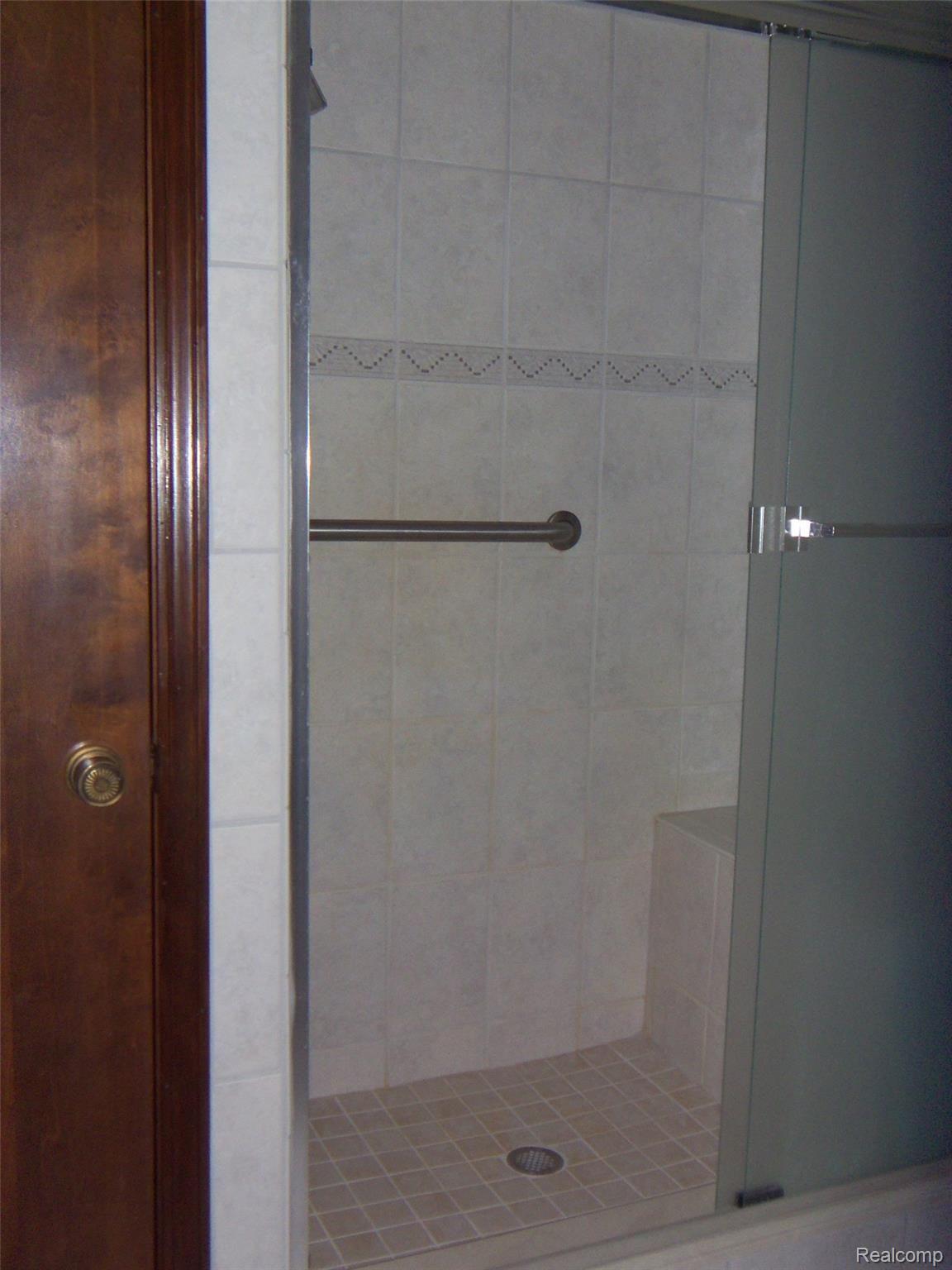 5207 Mountain Road Brighton, MI 48116 - Photo 21 of 42 Master shower