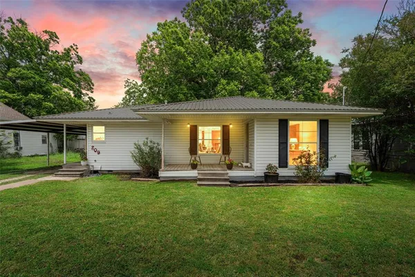 $179,900 | 809 East Limestone Street, Mart, TX 76664
