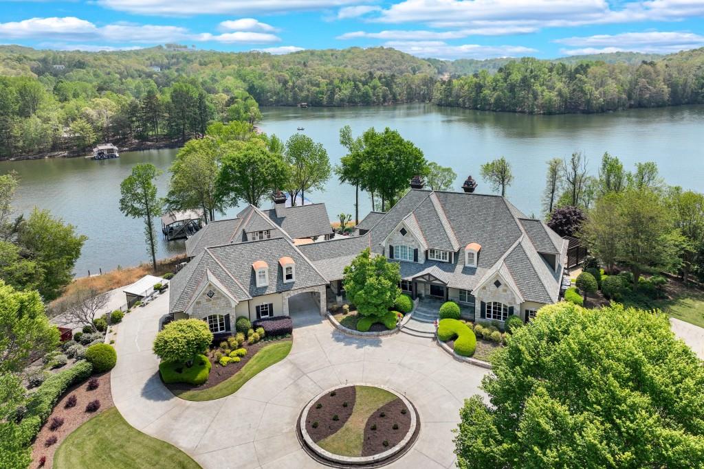 an aerial view of a house with outdoor space and lake view