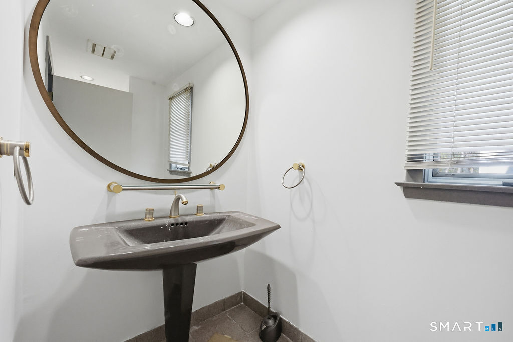 54 Kenmore Road Bloomfield, CT 06002 - Photo 23 of 40