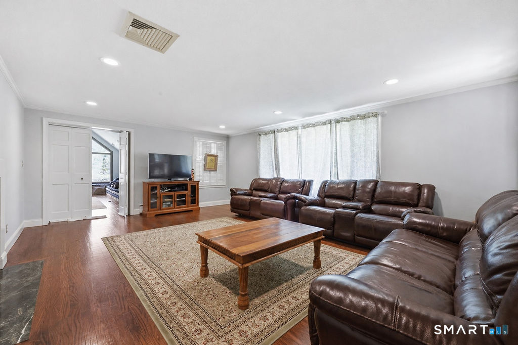 54 Kenmore Road Bloomfield, CT 06002 - Photo 3 of 40