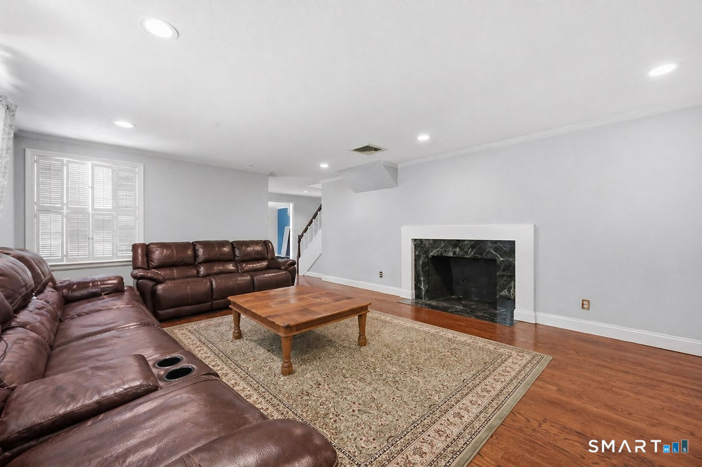 54 Kenmore Road Bloomfield, CT 06002 - Photo 4 of 40