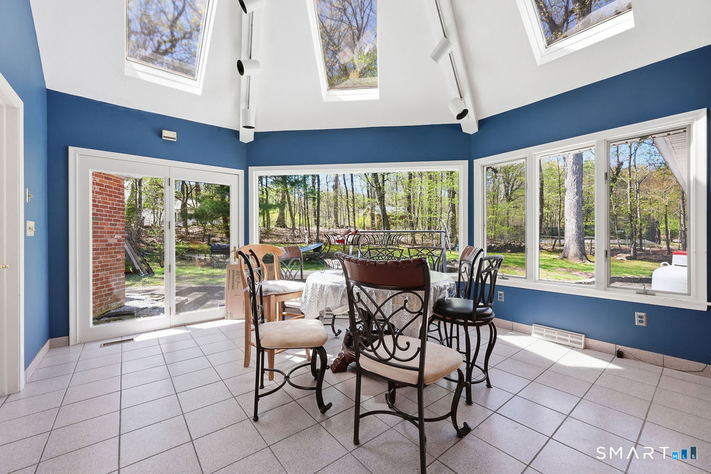 54 Kenmore Road Bloomfield, CT 06002 - Photo 6 of 40