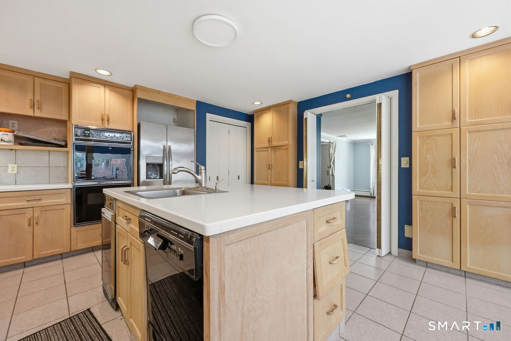 54 Kenmore Road Bloomfield, CT 06002 - Photo 8 of 40