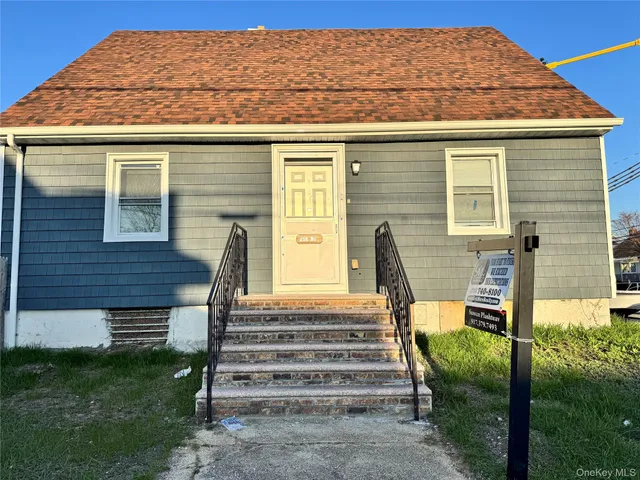 $860,000 | 259-07 147th Road | Rosedale