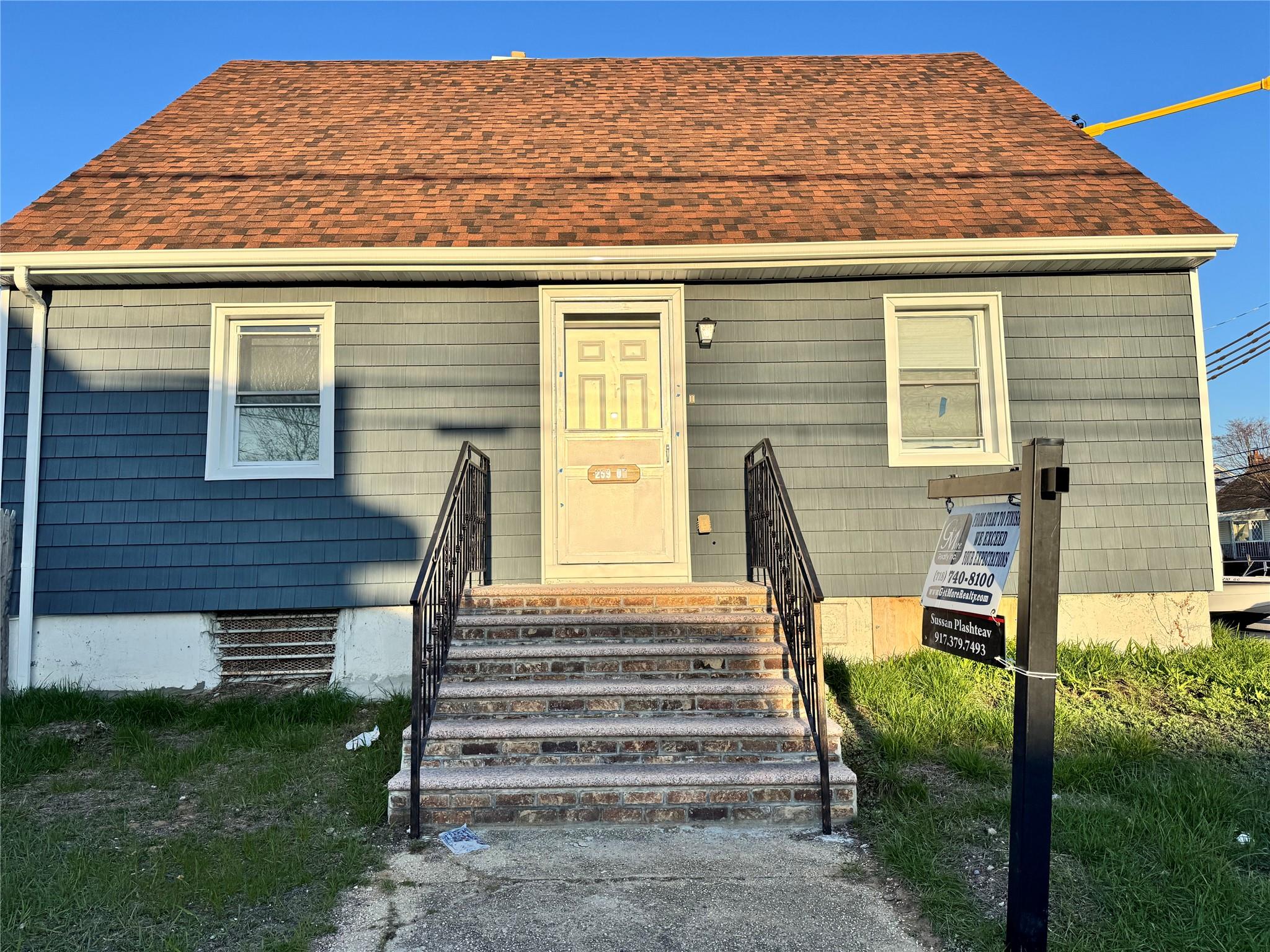View of front facade featuring a shingled roof