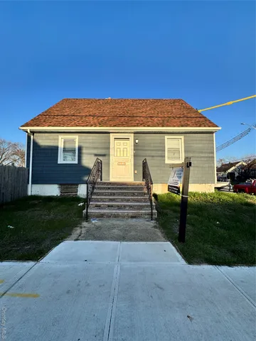 $860,000 | 259-07 147th Road | Rosedale