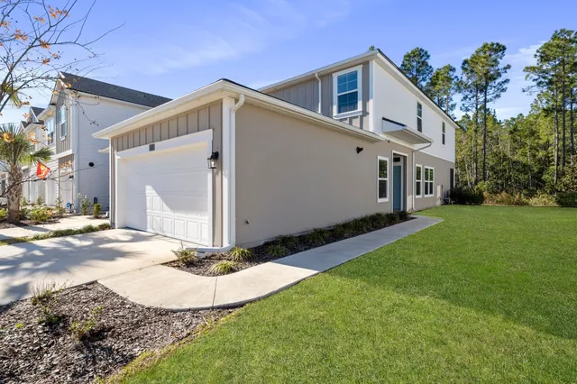a view of a house with yard and porch