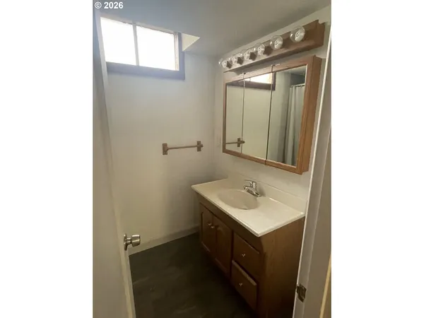 $800,000 | 144 Southeast 85th Avenue, Portland, OR 97216