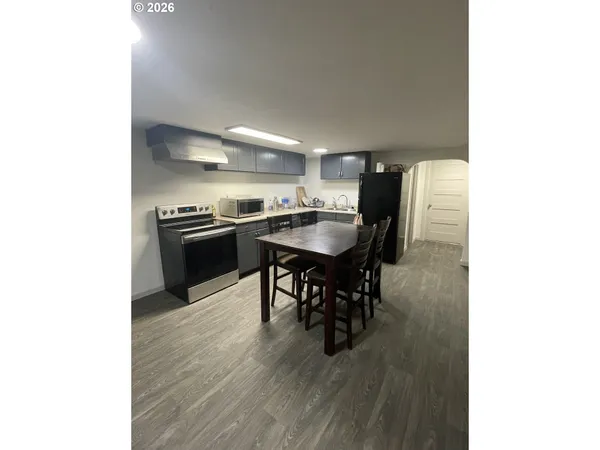$800,000 | 144 Southeast 85th Avenue, Portland, OR 97216