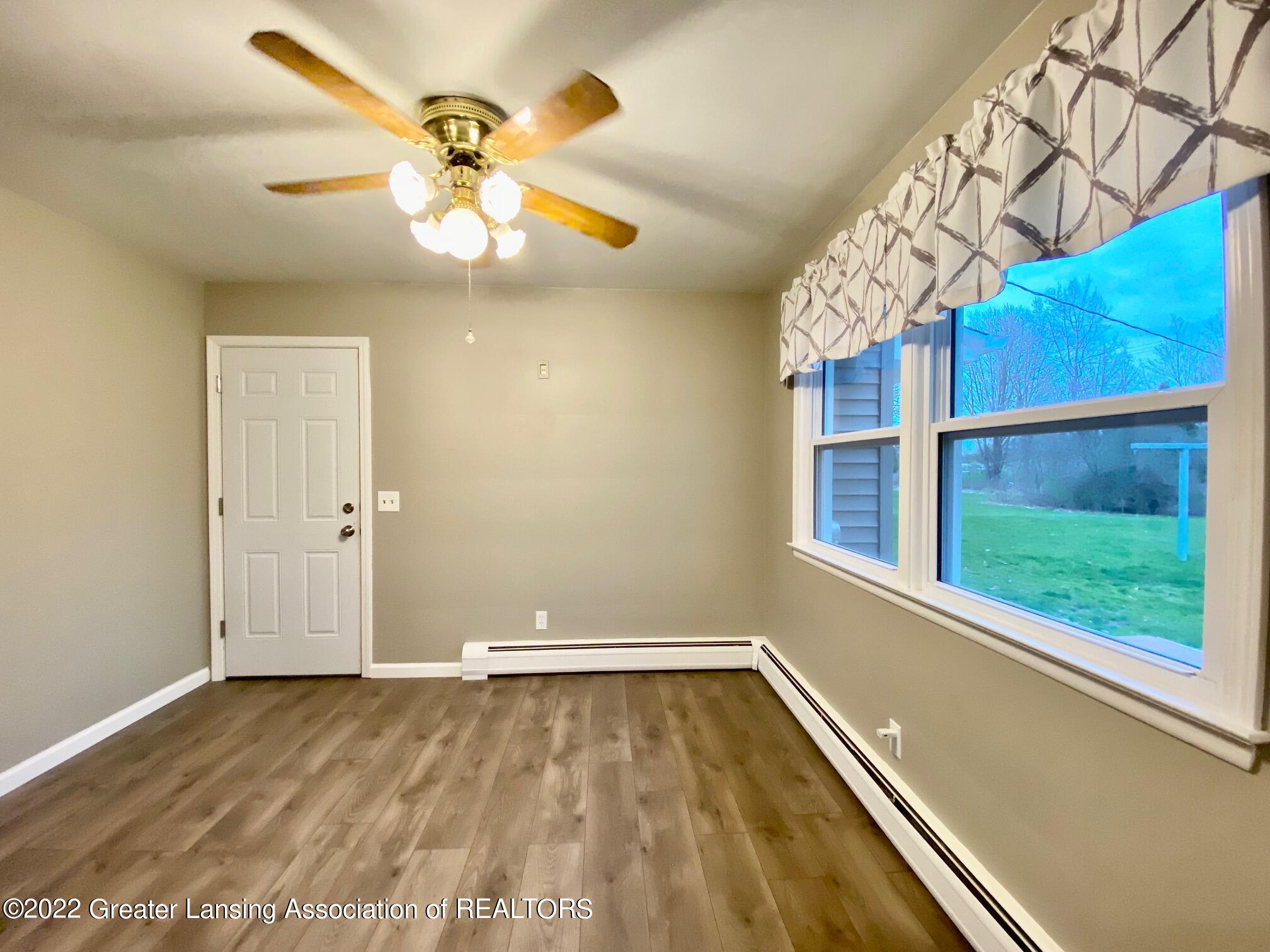 5596 Shoeman Road Haslett, MI 48840 - Photo 5 of 37 dining