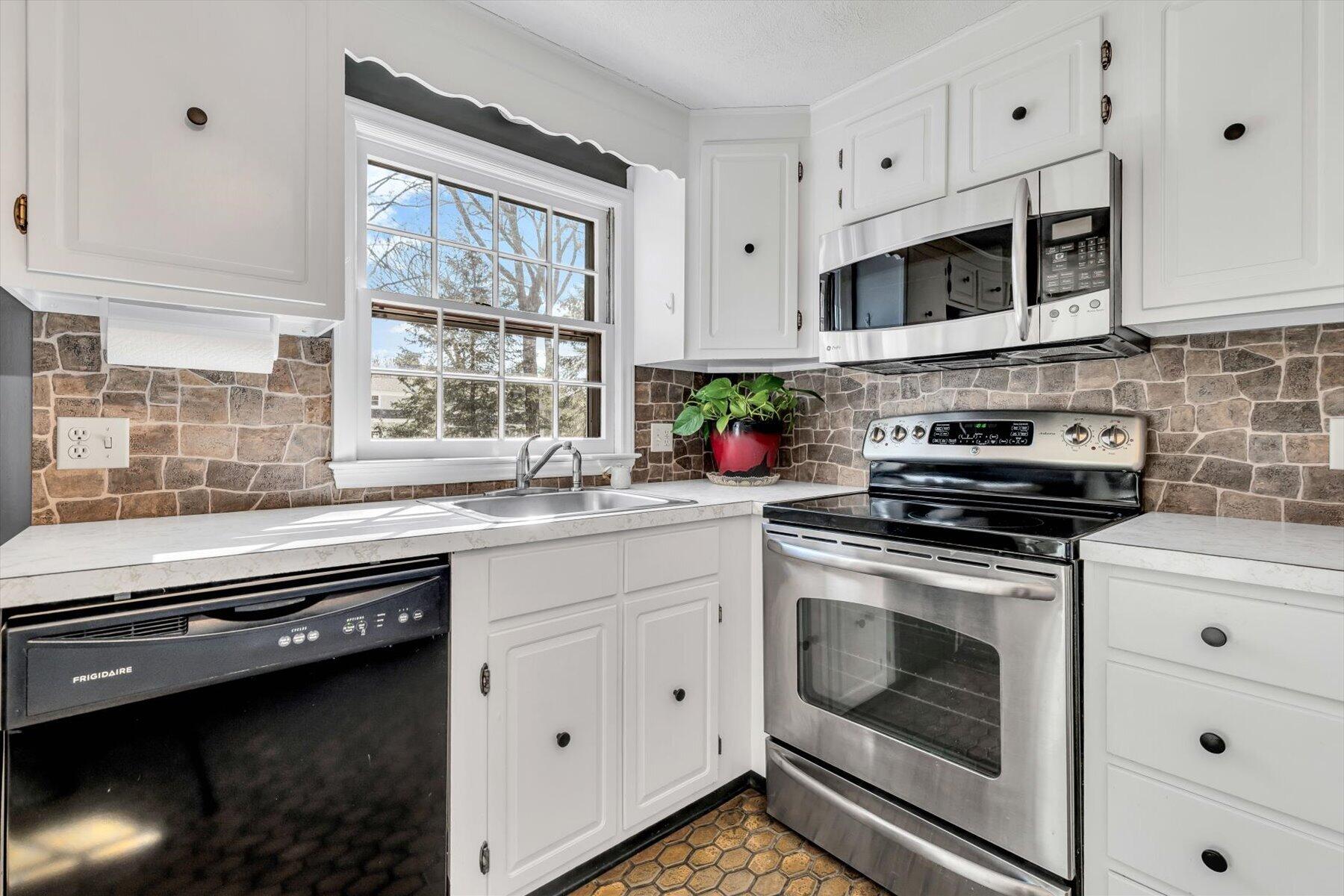 26 Rainbow Lane Mashpee, MA 02649 - Photo 9 of 44 10-IMGP7012