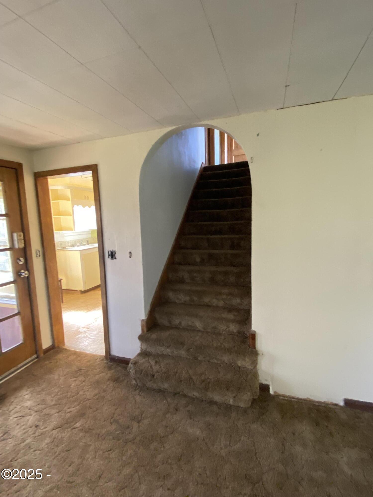 811 Southeast 7th Street Toledo, OR 97391 - Photo 27 of 36 Stairs to second level