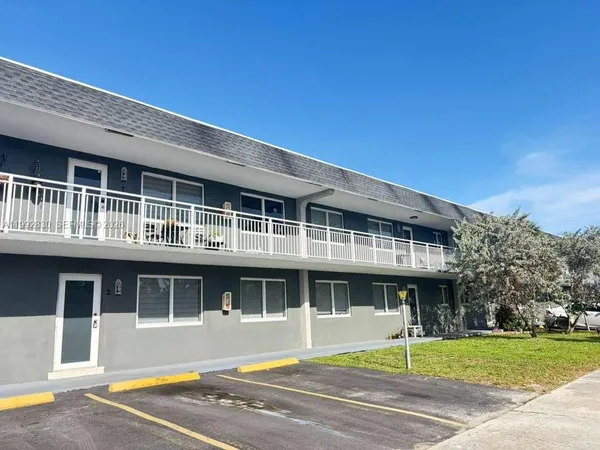 $2,450 | 920 Southeast 2nd Avenue, Unit 2, Hallandale Beach, FL 33009