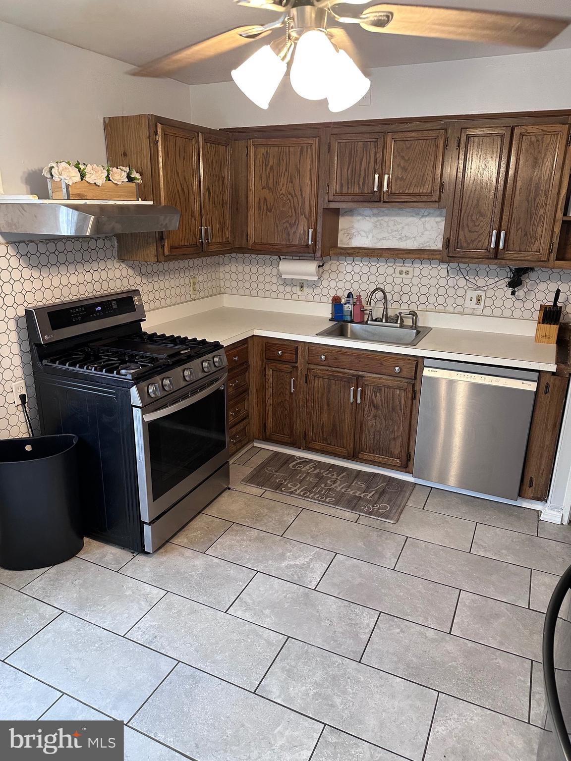 109 Eric Avenue Reading, PA 19607 - Photo 13 of 41 Kitchen