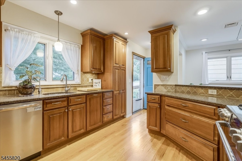 119 Squire Hill Road Montclair, NJ 07043 - Photo 11 of 34 Gallery Image 11
