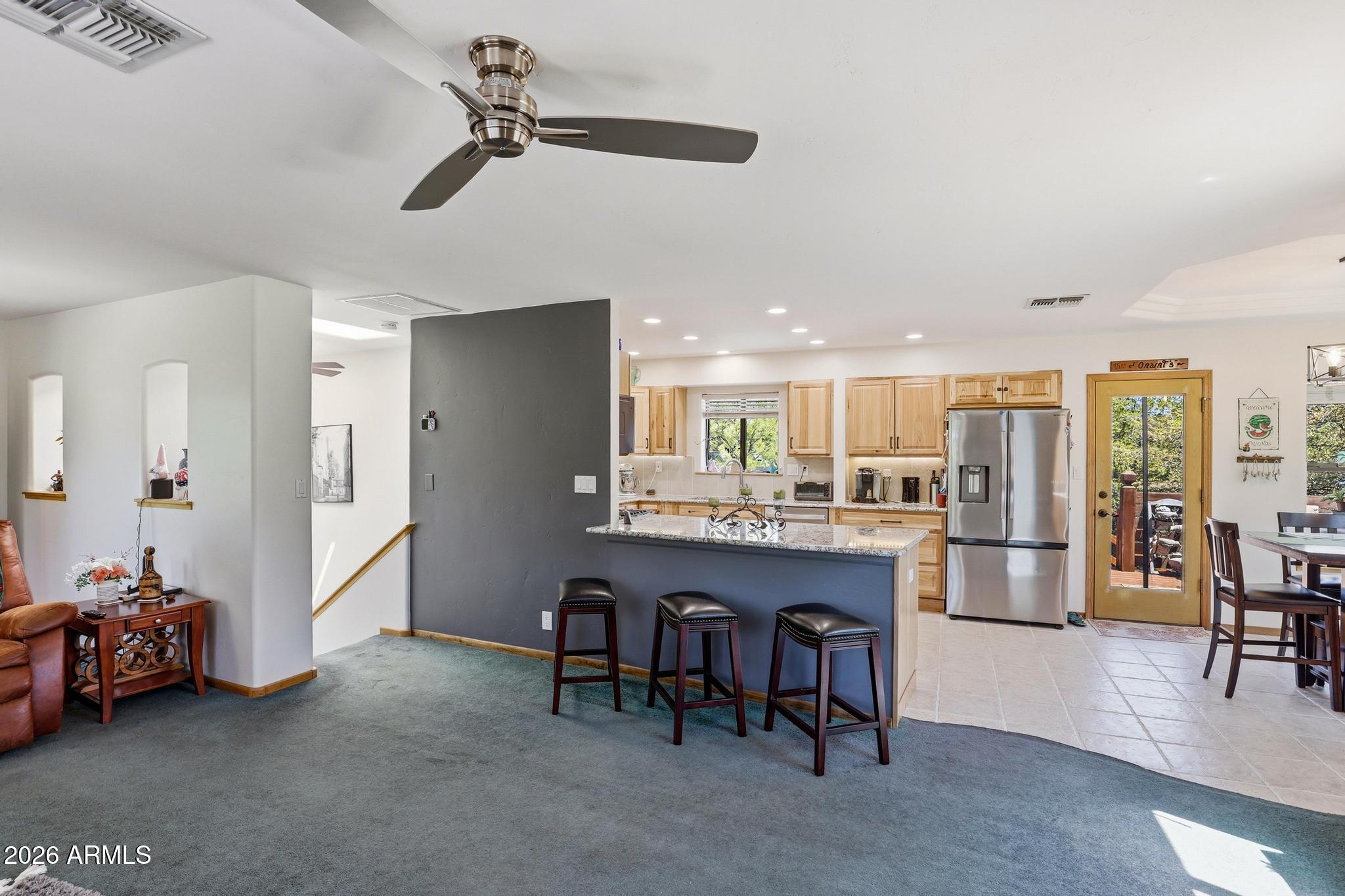 901 South Ridgeway Street Payson, AZ 85541 - Photo 10 of 32 Great Room/Kitchen/Eat at Bar