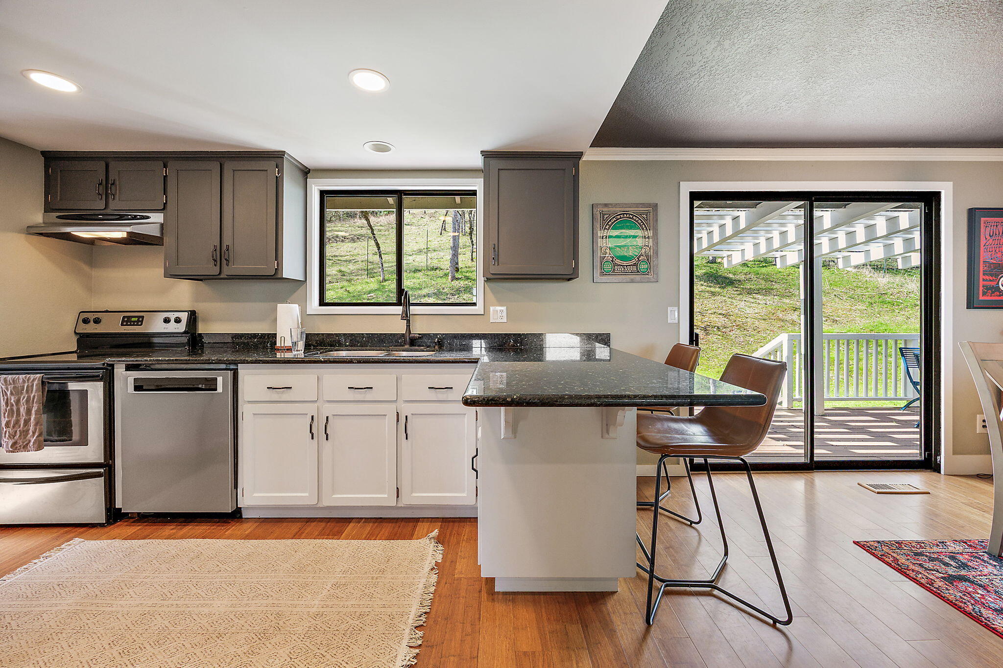 2106 Knowles Road Medford, OR 97501 - Photo 13 of 50 17