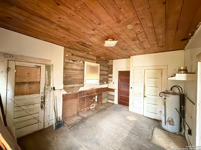 $100,000 | 505 East Rio Grande Street, Pearsall, TX 78061