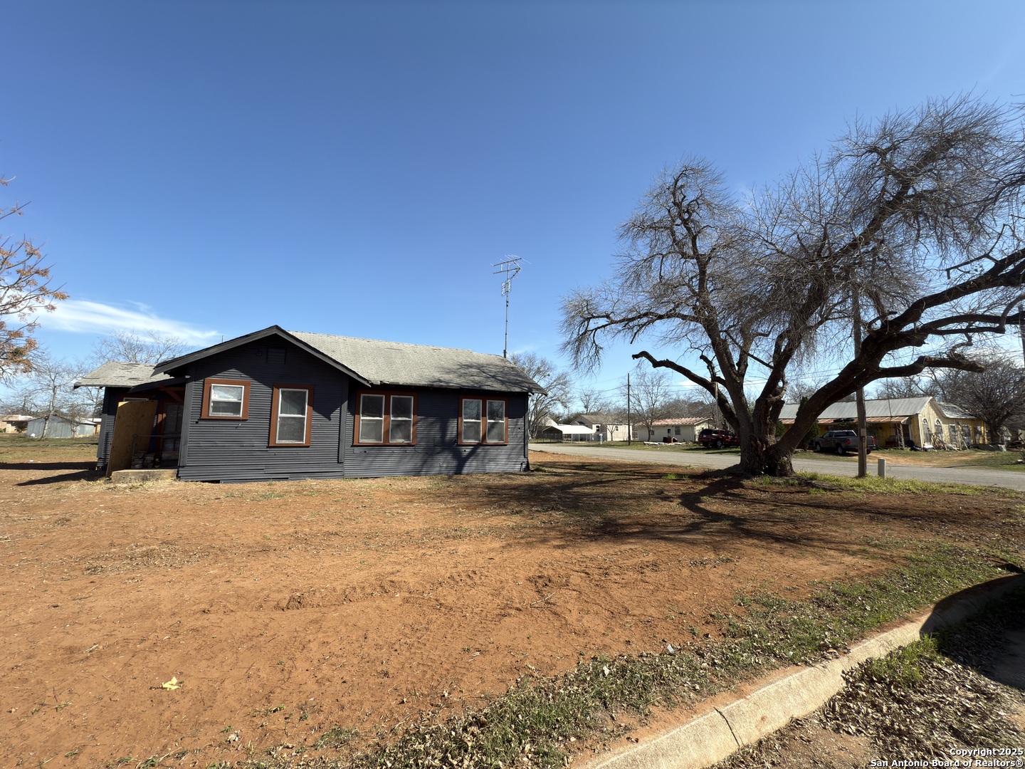 505 East Rio Grande Street Pearsall, TX 78061 - Photo 2 of 12 a big house with a large tree in front of it
