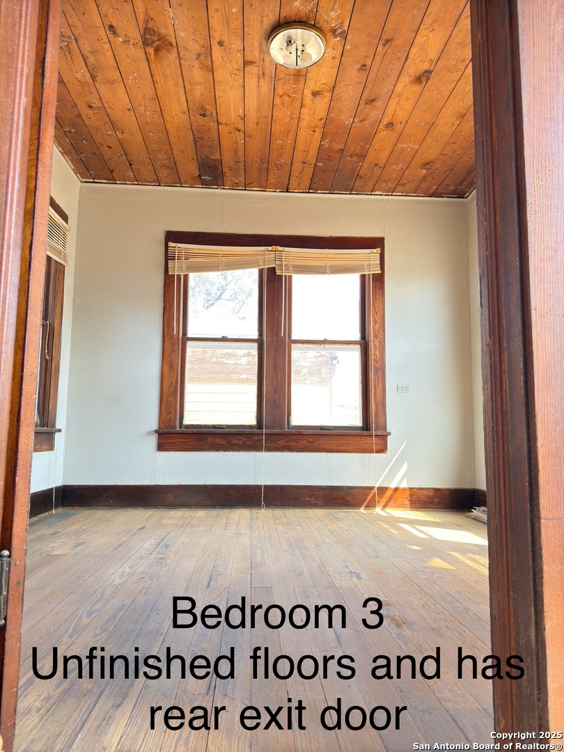 505 East Rio Grande Street Pearsall, TX 78061 - Photo 10 of 12 a view of window