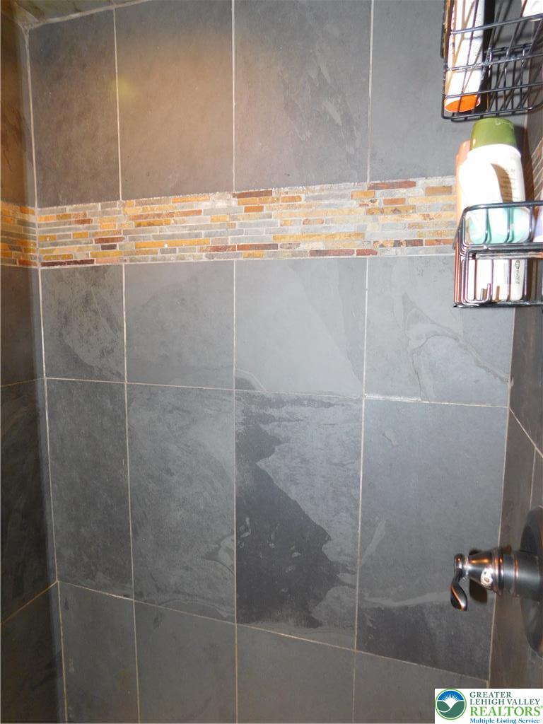 41 Reeder Street Mount Pocono, PA 18344 - Photo 30 of 41 Tiled shower walls with a decorative accent.