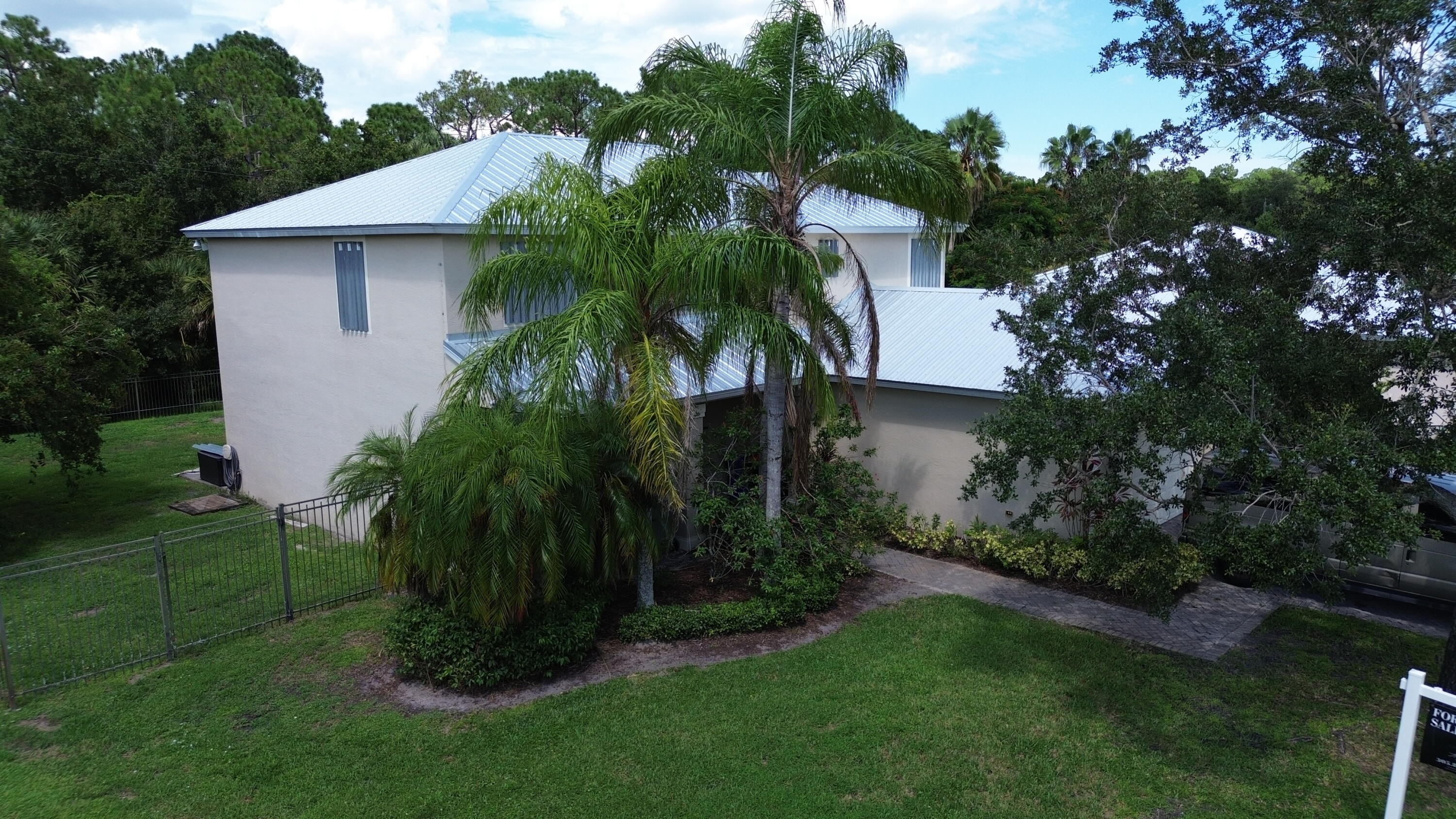 6090 46th Lane Vero Beach, FL 32967 - Photo 4 of 34 a view of a back yard of the house