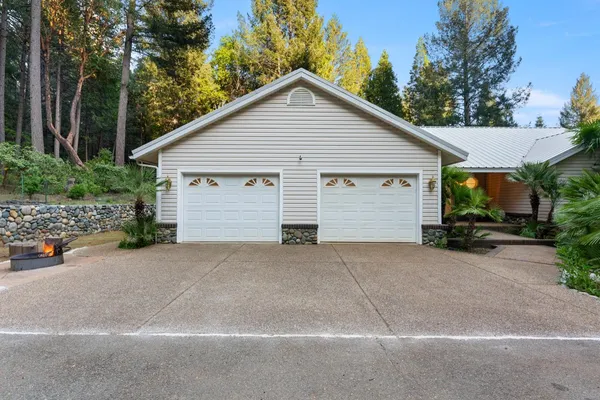 a view of backyard of house