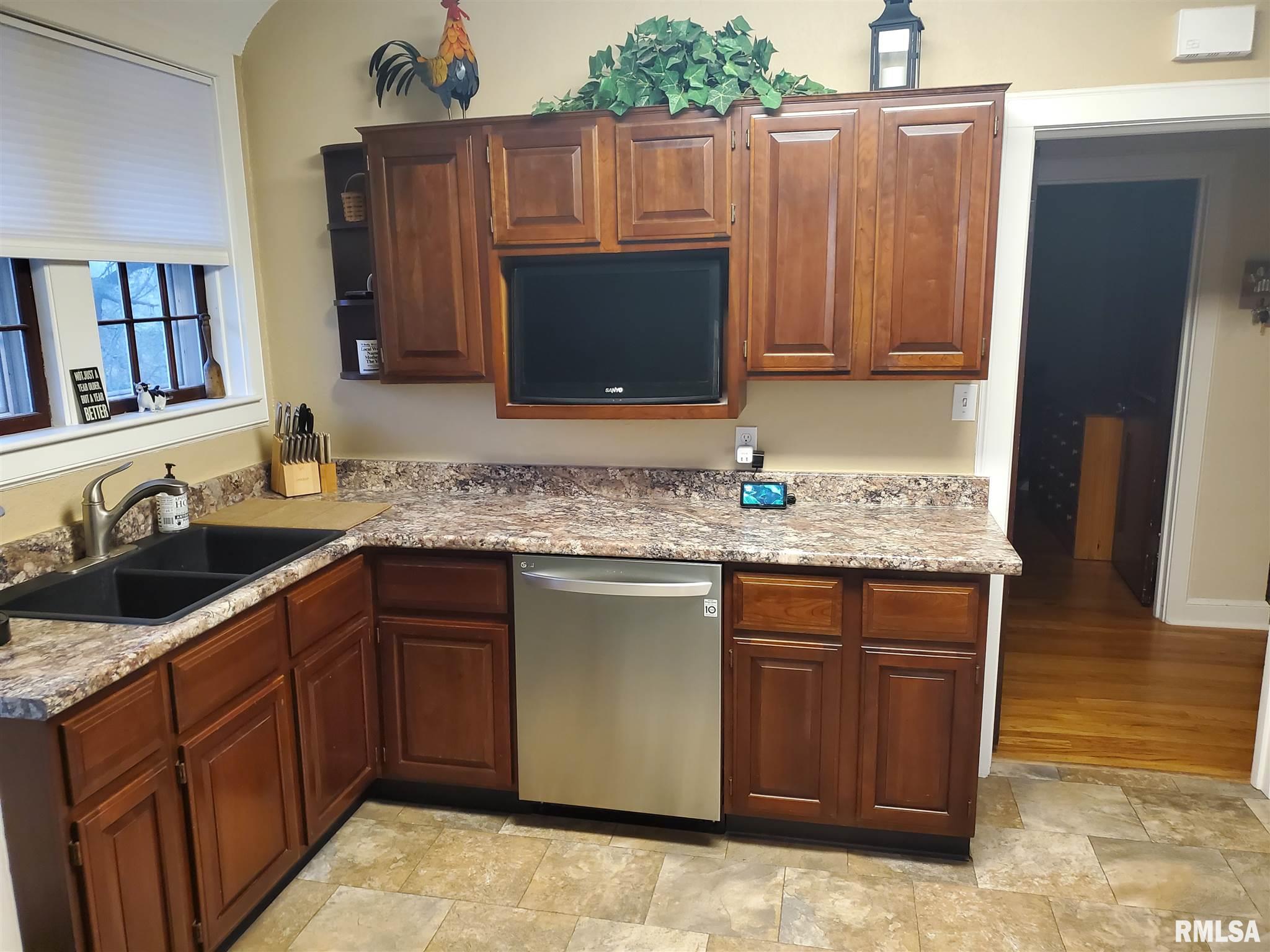 5 Breezy Point Road Clinton, IA 52732 - Photo 6 of 29 Gallery Image 6