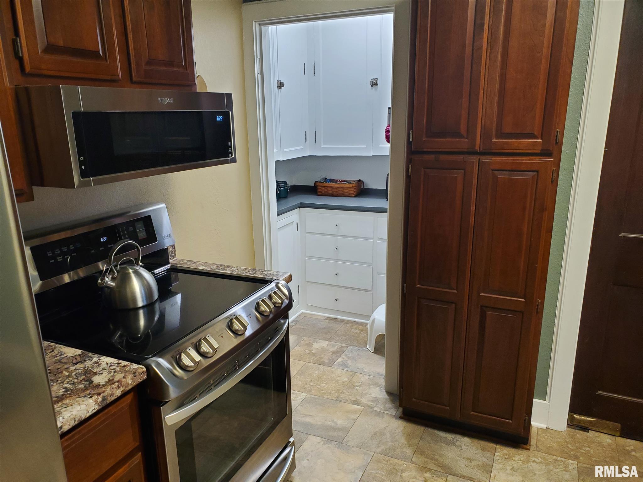 5 Breezy Point Road Clinton, IA 52732 - Photo 8 of 29 Gallery Image 8