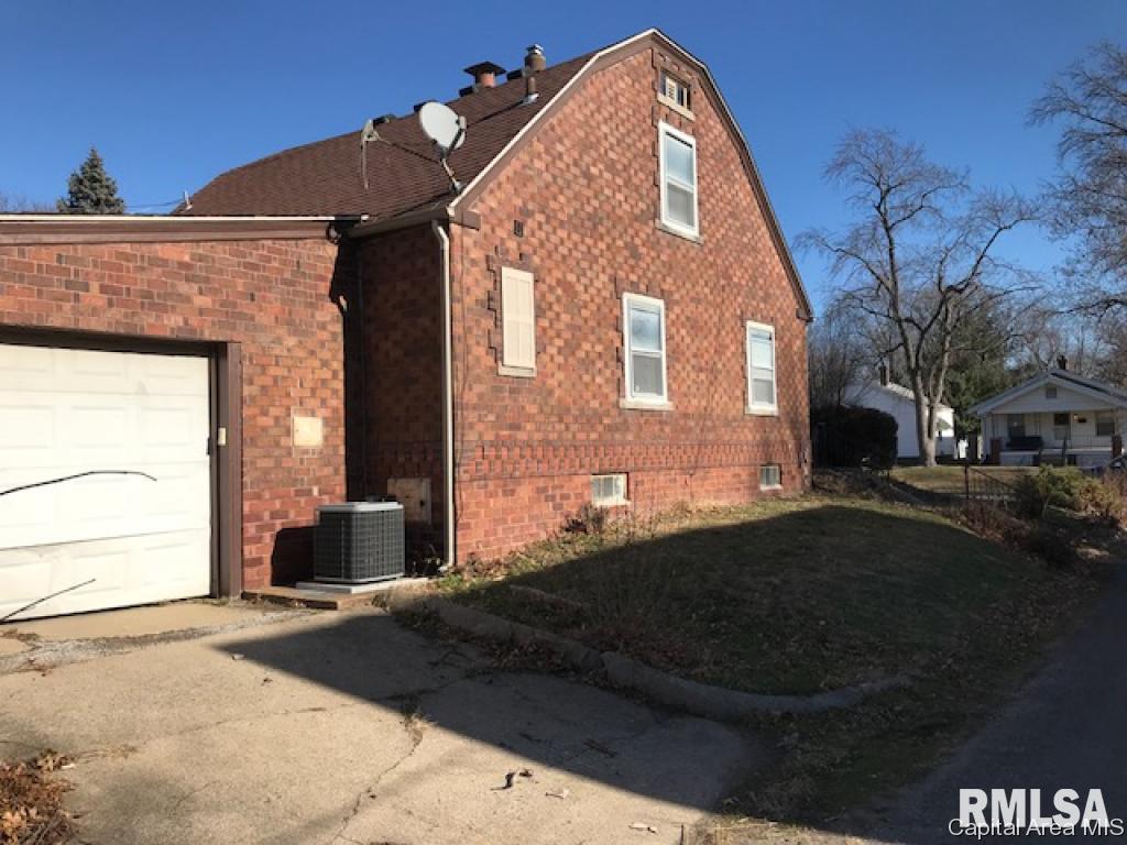 2359 South 6th Street Springfield, IL 62703 - Photo 3 of 12