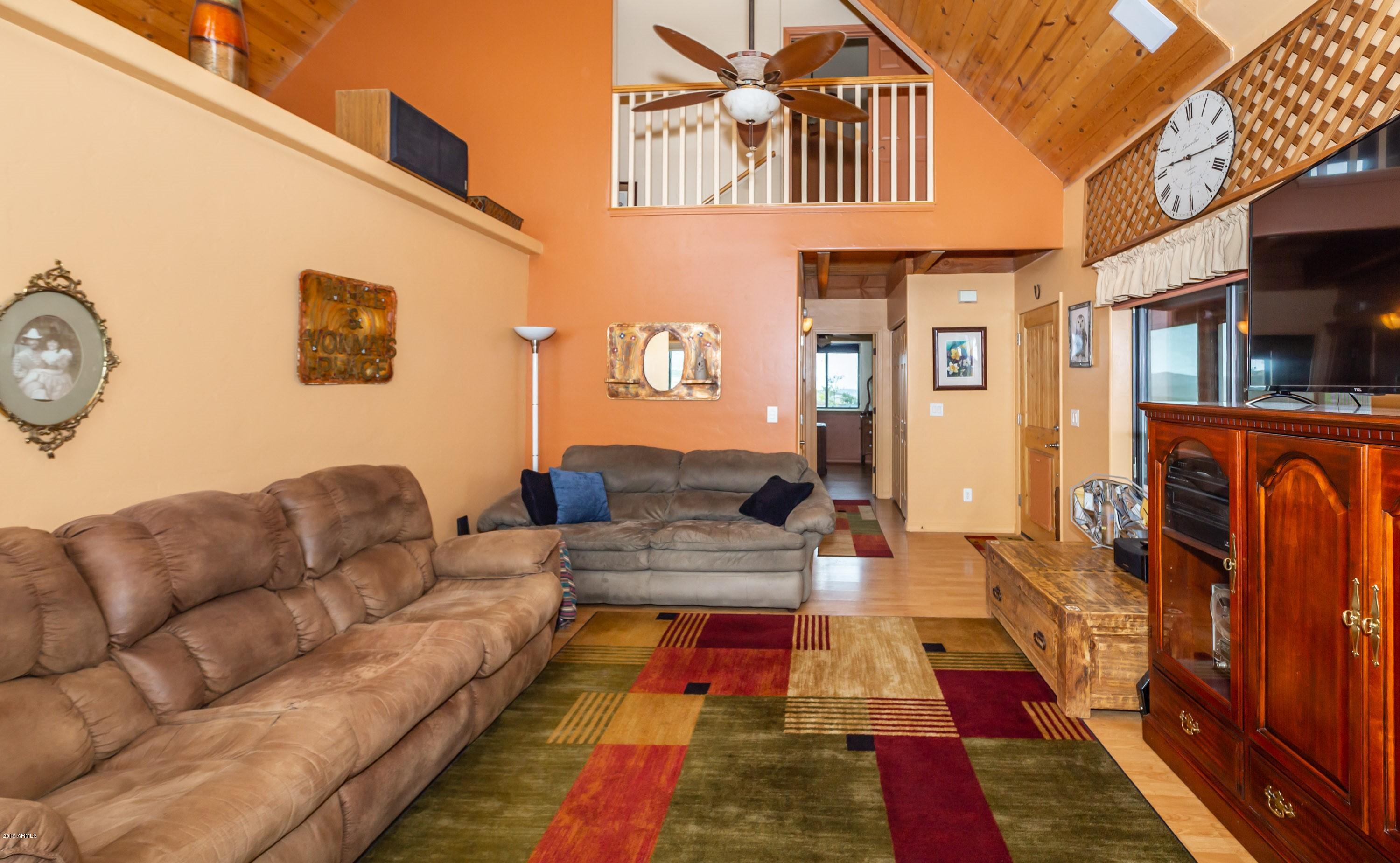 625 North Ambassador Road Dewey, AZ 86327 - Photo 4 of 18 004_Living Room