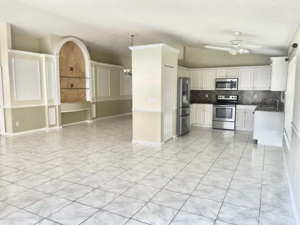 $3,200 | 8265 White Rock Circle, Boynton Beach, FL 33436