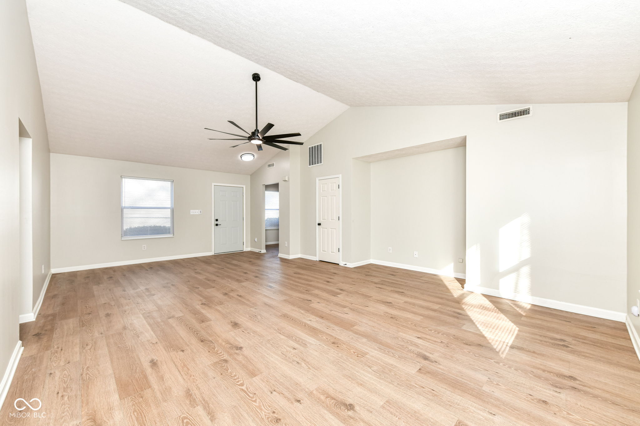 9211 Timpani Way Indianapolis, IN 46231 - Photo 4 of 15