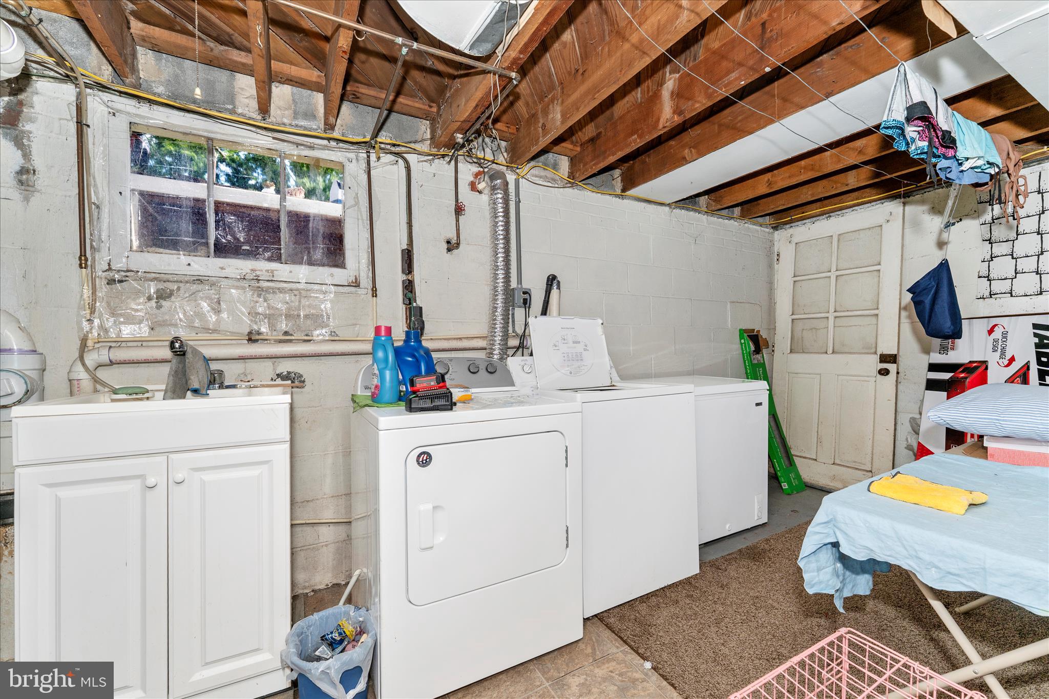 1052 Fairview Road Hagerstown, MD 21742 - Photo 35 of 48 Laundry