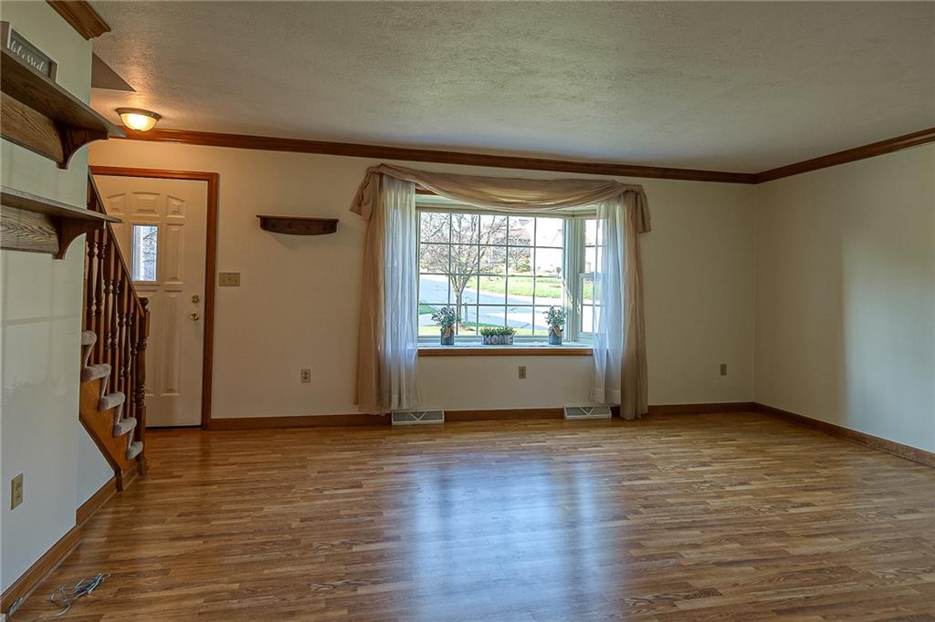 130 East Country Barn Road Houston, PA 15342 - Photo 3 of 20 Gallery Image 3