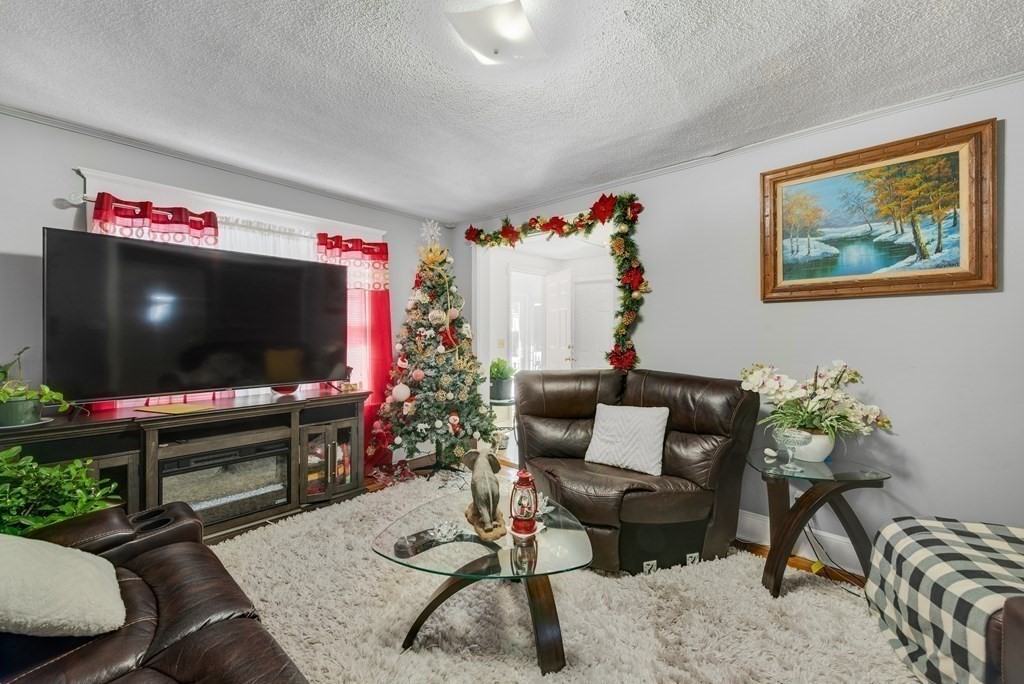 22 Windemere Street Springfield, MA 01104 - Photo 8 of 21