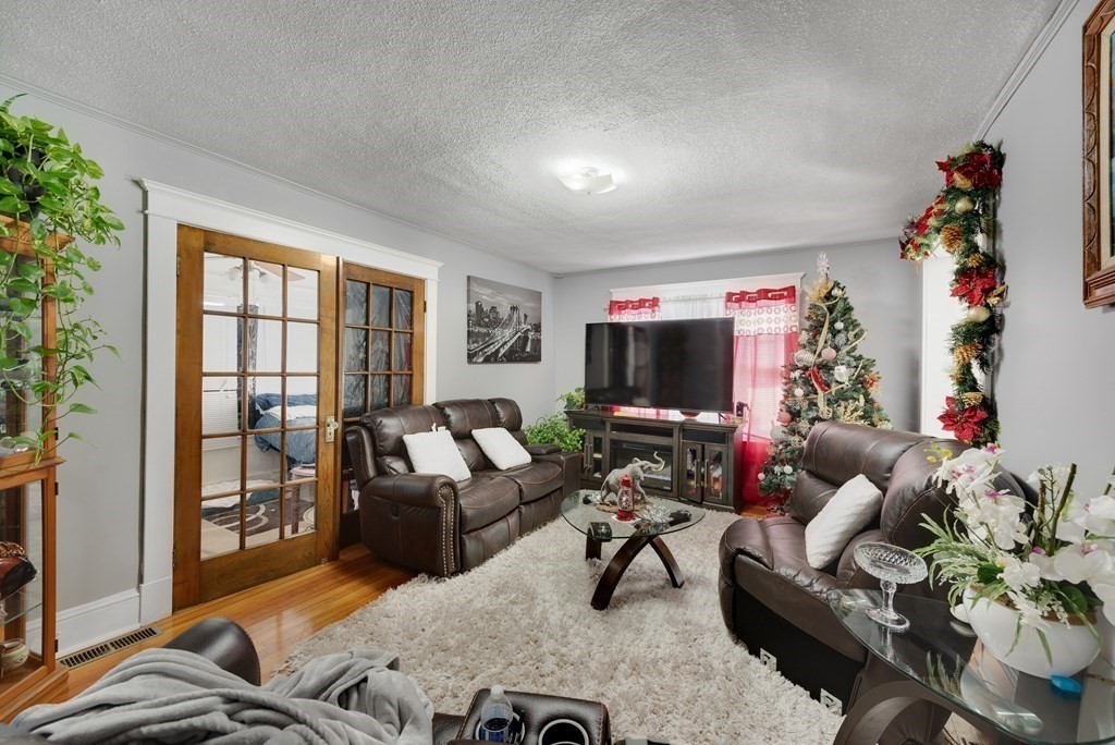 22 Windemere Street Springfield, MA 01104 - Photo 9 of 21