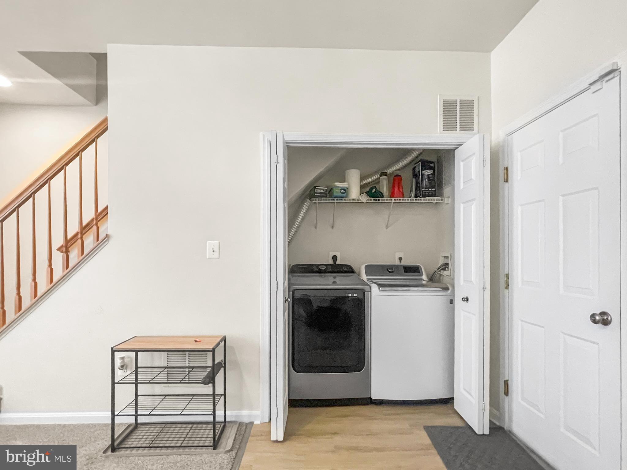 12 South Exeter Street, Unit 140 Baltimore, MD 21202 - Photo 4 of 30 a kitchen with a stove and a refrigerator