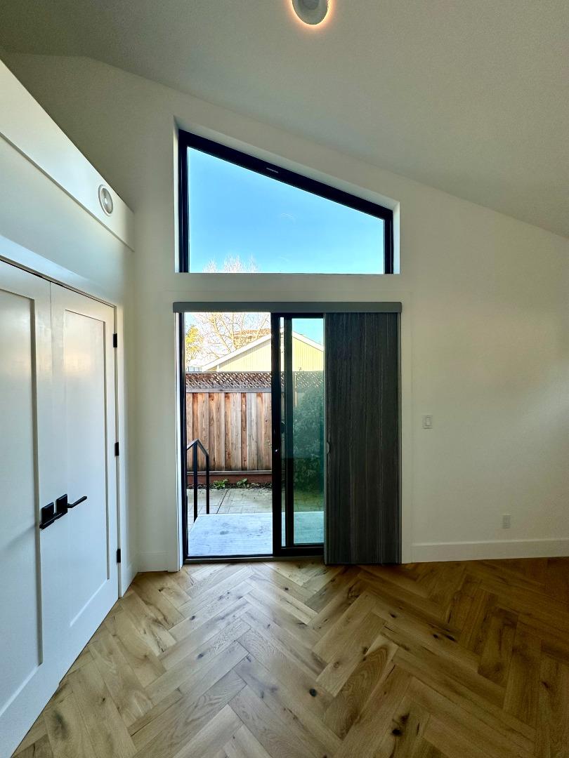 1092 Washington Street Mountain View, CA 94043 - Photo 20 of 32 a view of an empty room