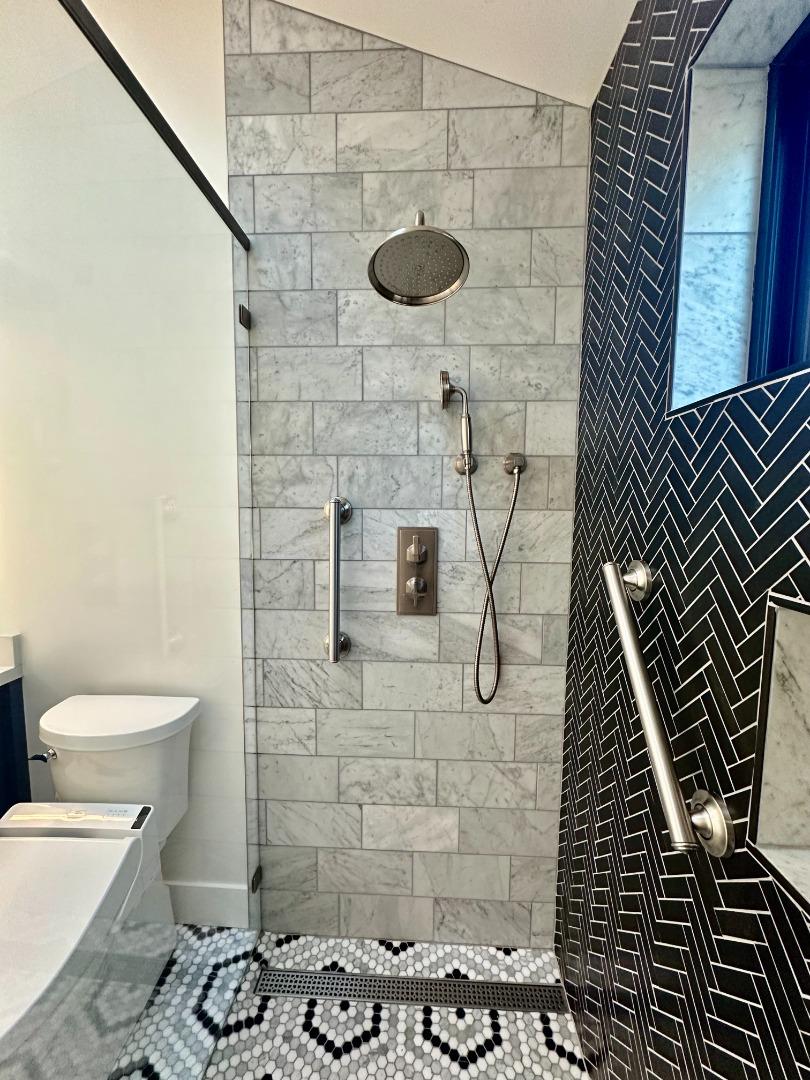 1092 Washington Street Mountain View, CA 94043 - Photo 25 of 32 a bathroom with a toilet and a shower