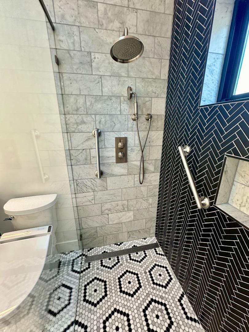 1092 Washington Street Mountain View, CA 94043 - Photo 26 of 32 a bathroom with a toilet and a shower