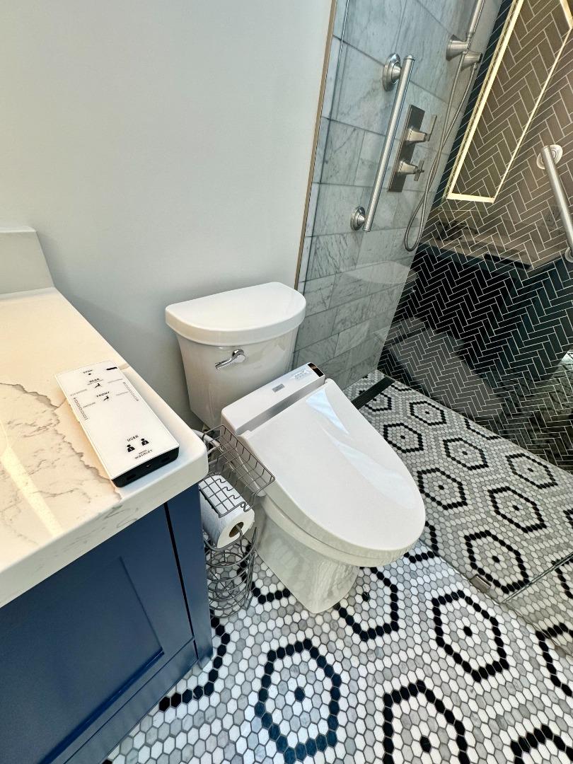 1092 Washington Street Mountain View, CA 94043 - Photo 27 of 32 a bathroom with a toilet and a shower