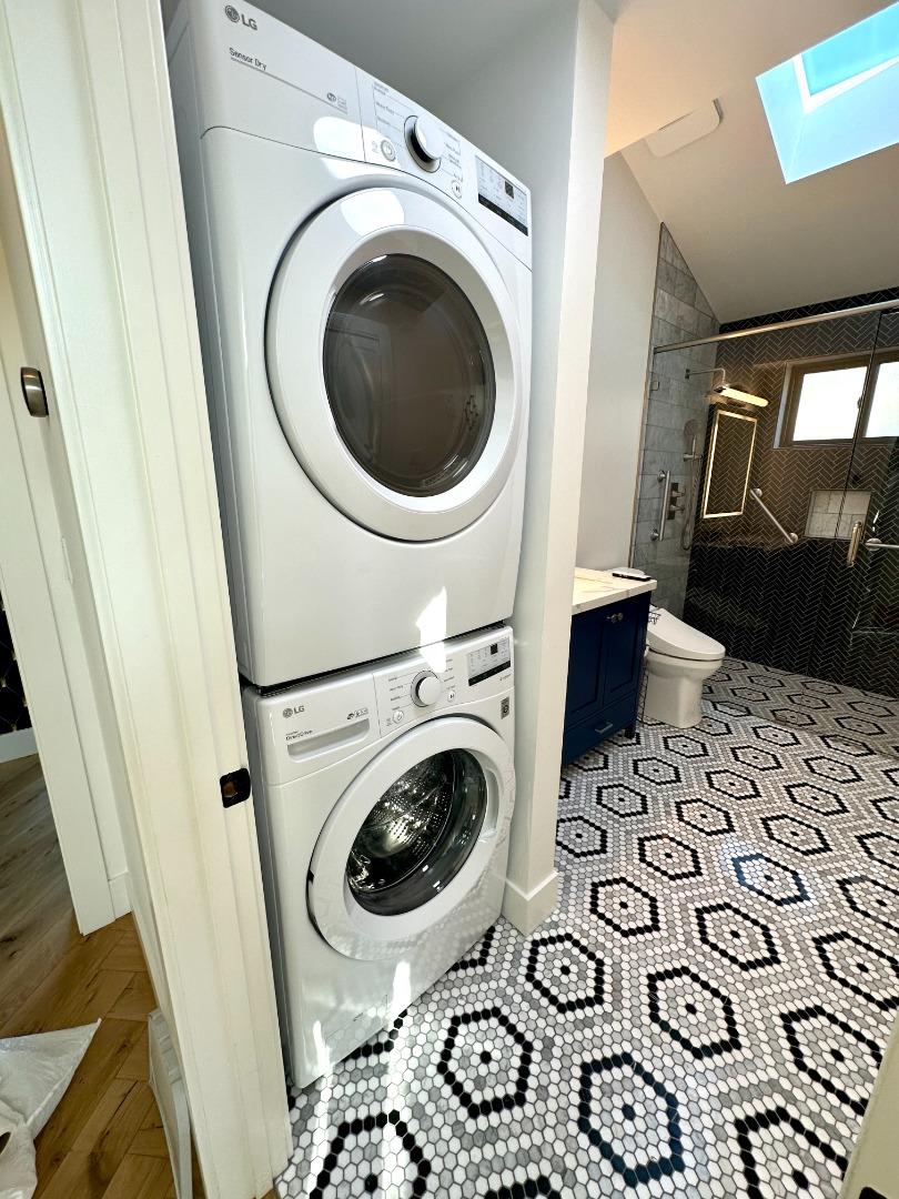 1092 Washington Street Mountain View, CA 94043 - Photo 30 of 32 a utility room with dryer and washer