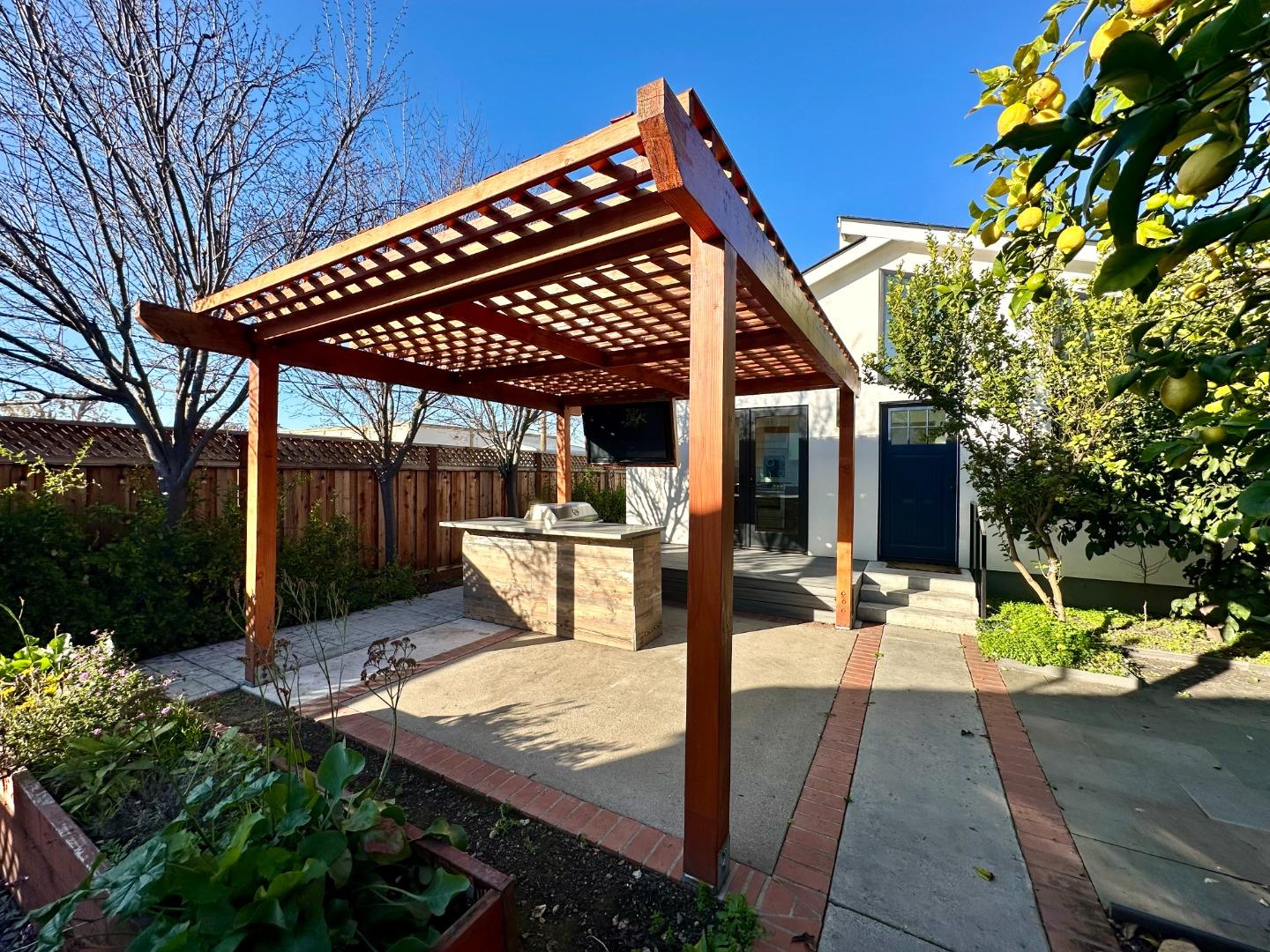 1092 Washington Street Mountain View, CA 94043 - Photo 3 of 32 a view of a backyard with a patio